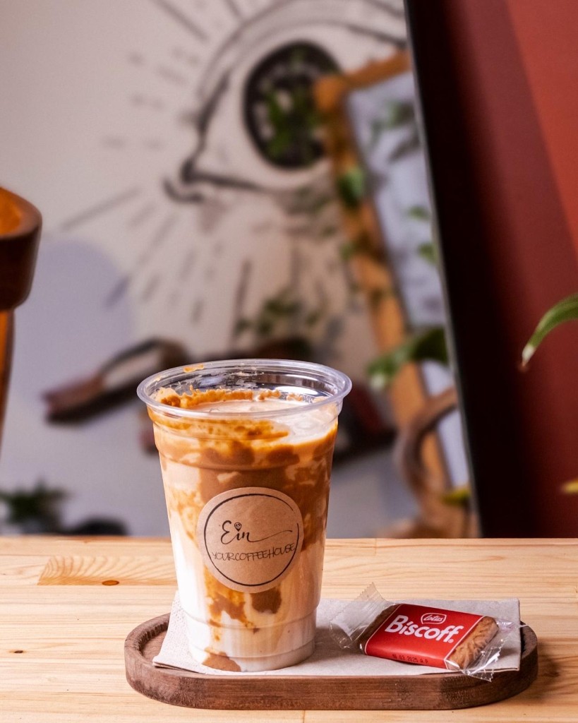 Lotus latte with Biscoff
